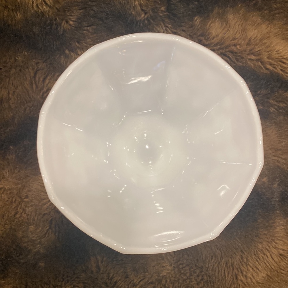 Vintage Anchor Hocking milk glas bowl PERFECT FOR YOUR SPRINGTIME HOLIDAY TABLE - Picture 3 of 5